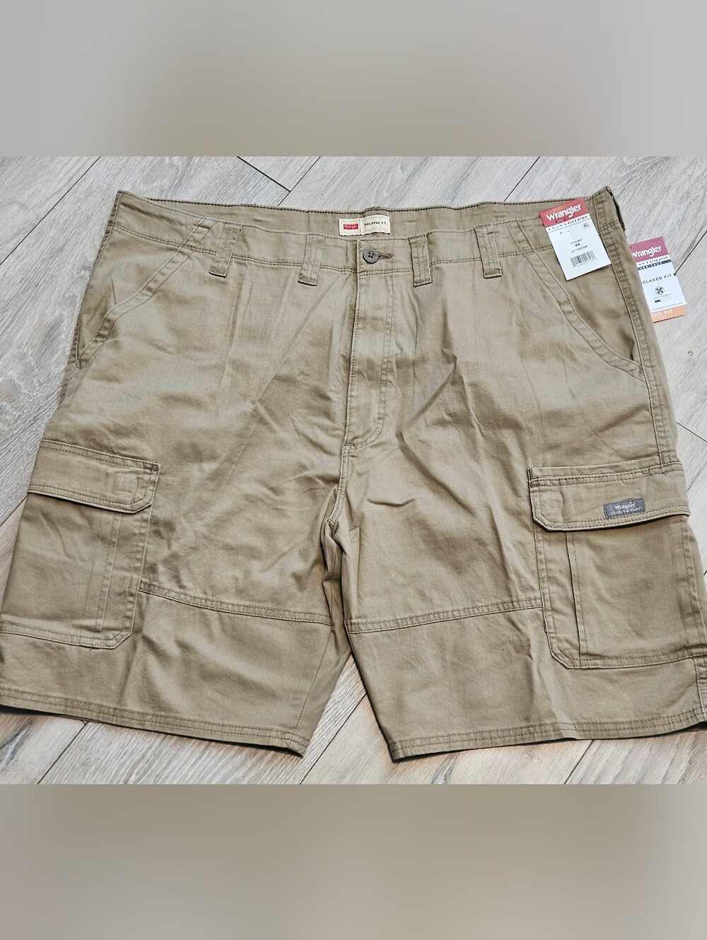 Wrangler Five Star Premium Cargo Shorts Men's 44 Beige Khaki Relaxed Fit NWT